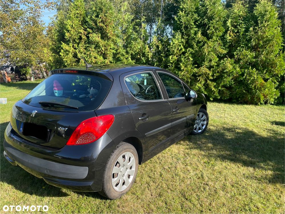 Peugeot 207 - 8