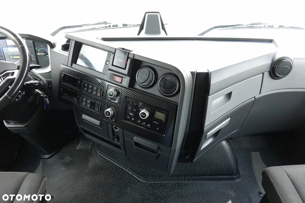 Renault T 440 / 6X2 / SOLÓWKA / FIRANKA 9.5 M / KLIMA POSTOJOWA  / WINDA / ALUFELGI / OŚ PODNOSZONA / PO KONTRAKCIE SERWISOWYM - 32