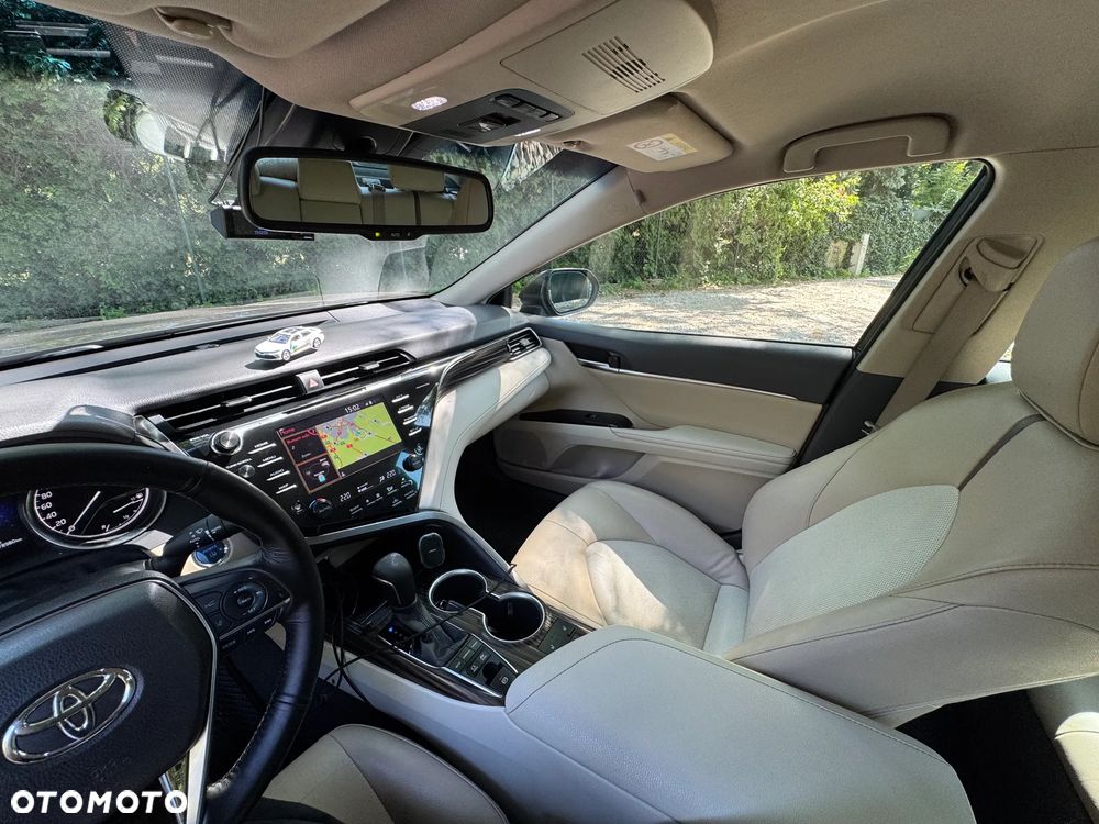 Toyota Camry 2.5 Hybrid Executive CVT - 36