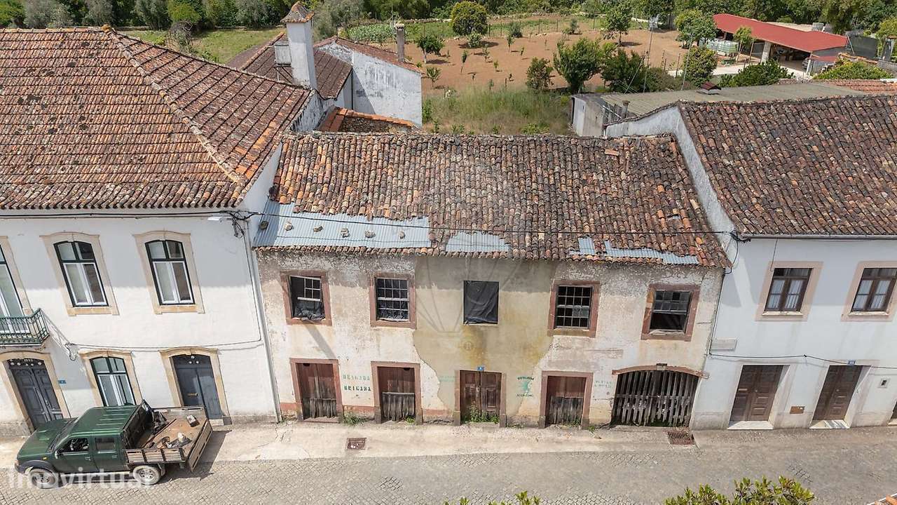 Moradia T4 para reabilitar à venda em Vila Nova do Ceira - Góis - Grande imagem: 2/23