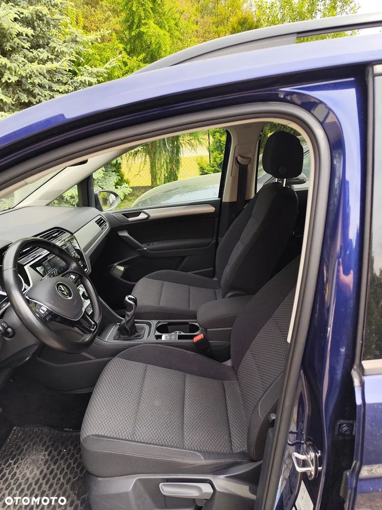Volkswagen Touran - 16
