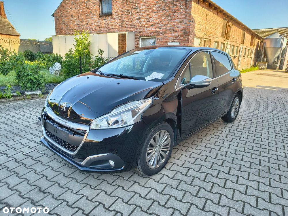 Peugeot 208 - 1