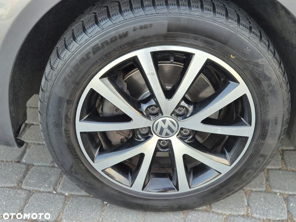 Volkswagen Touran 1.6 TDI DPF BlueMotion Technology DSG Comfortline - 20
