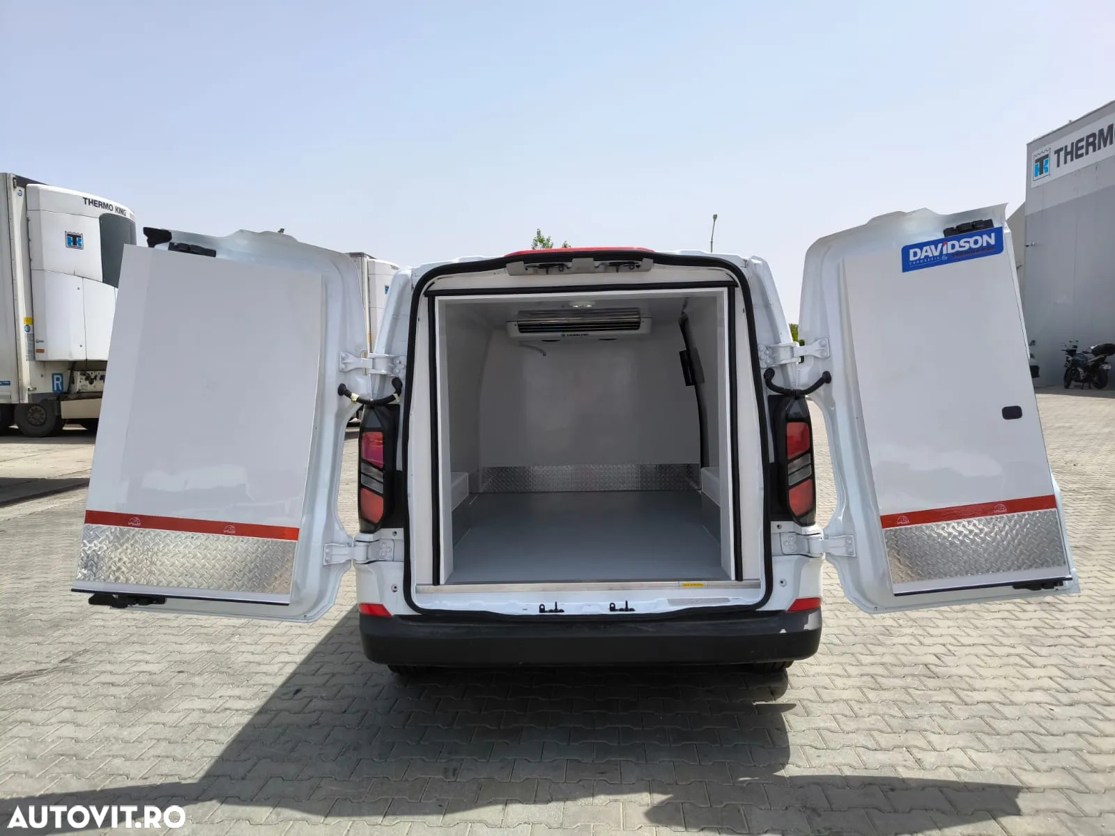 Ford Transit Custom Van 300L (L2H1) - 15