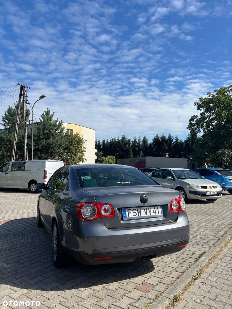 Volkswagen Jetta 2.0 FSI Sportline - 5
