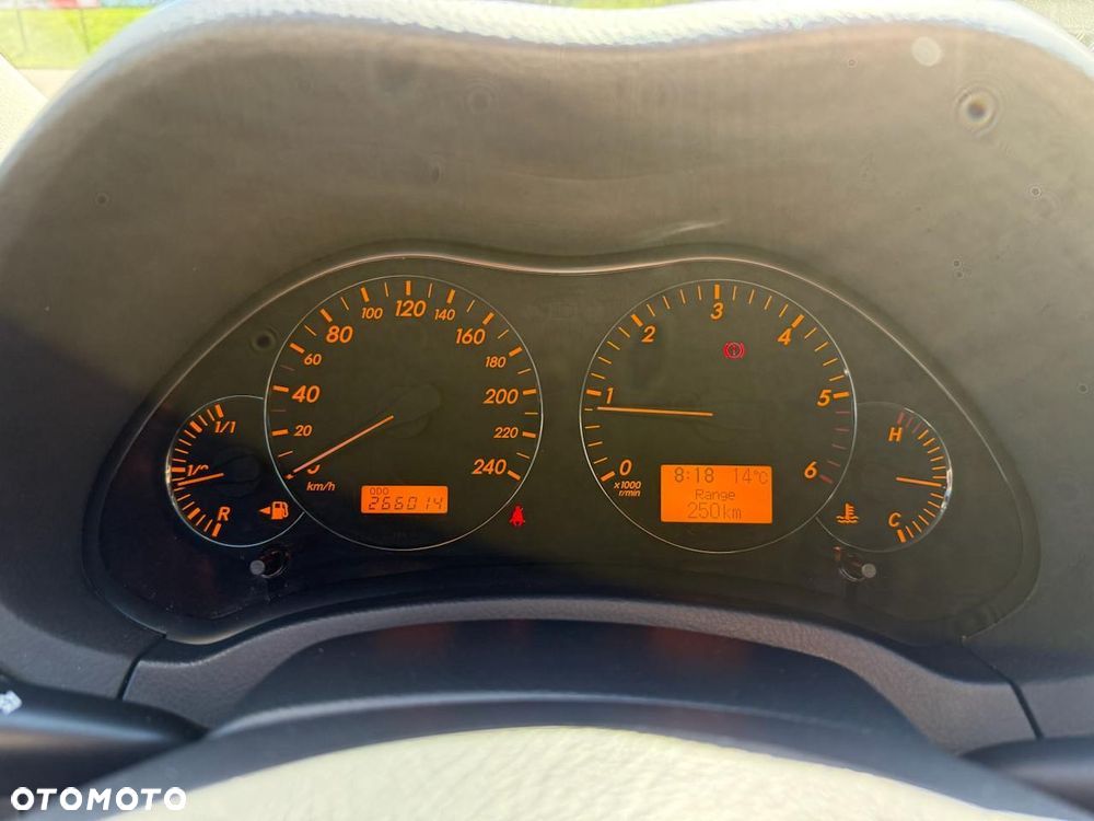 Toyota Avensis 2.0 D-4D Sol - 9