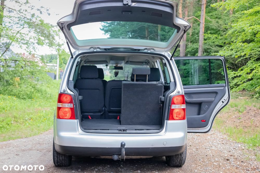 Volkswagen Touran 2.0 TDI DSG Highline - 20