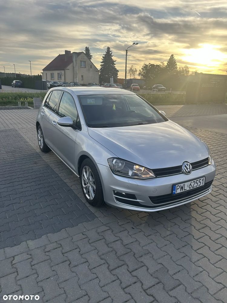 Volkswagen Golf - 1