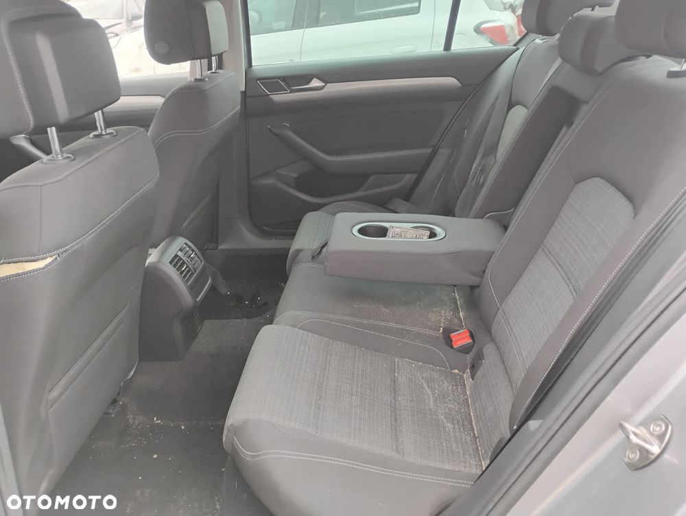 Volkswagen Passat - 10