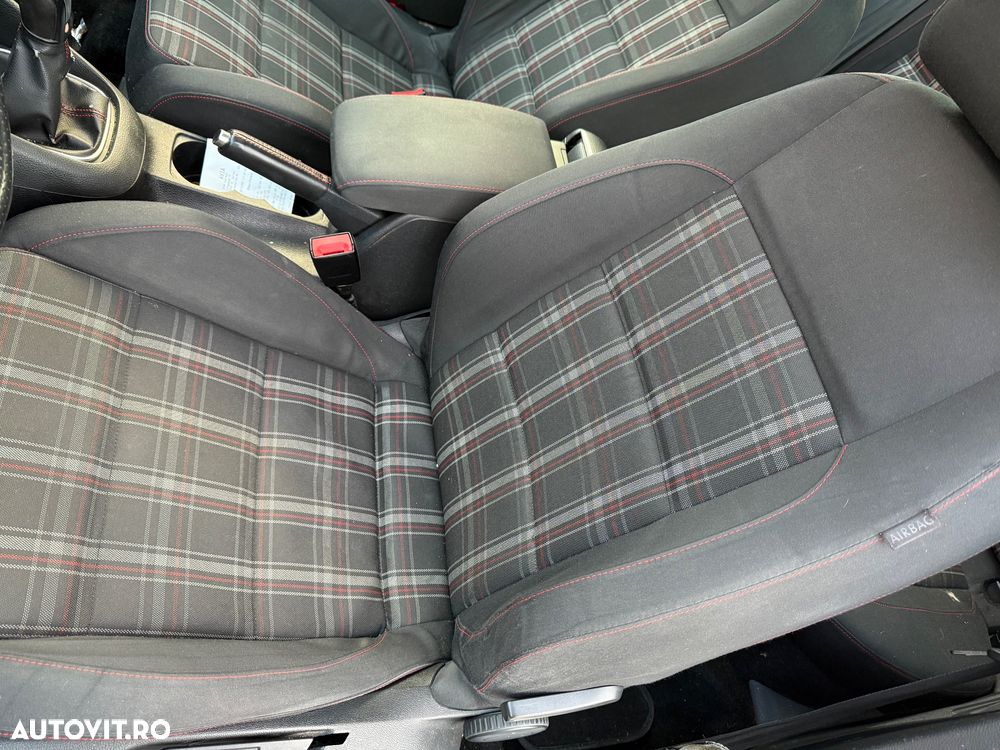 Volkswagen Golf 2.0 TSI GTI - 12