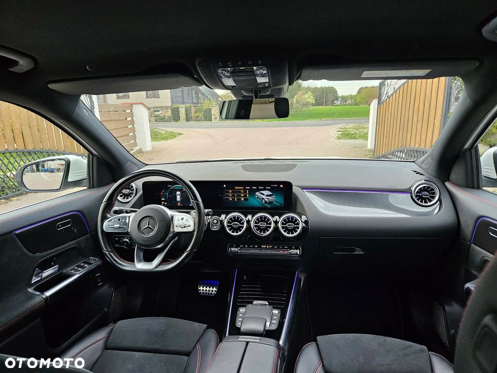 Mercedes-Benz GLA 180 AMG Line - 8