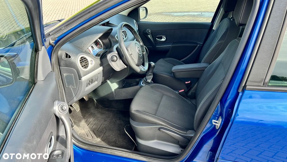 Renault Clio 1.2 16V 75 Collection - 15