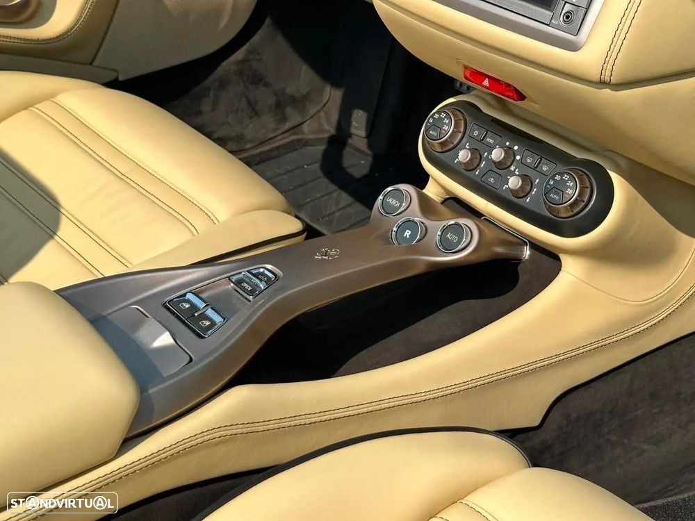 Ferrari California - 40