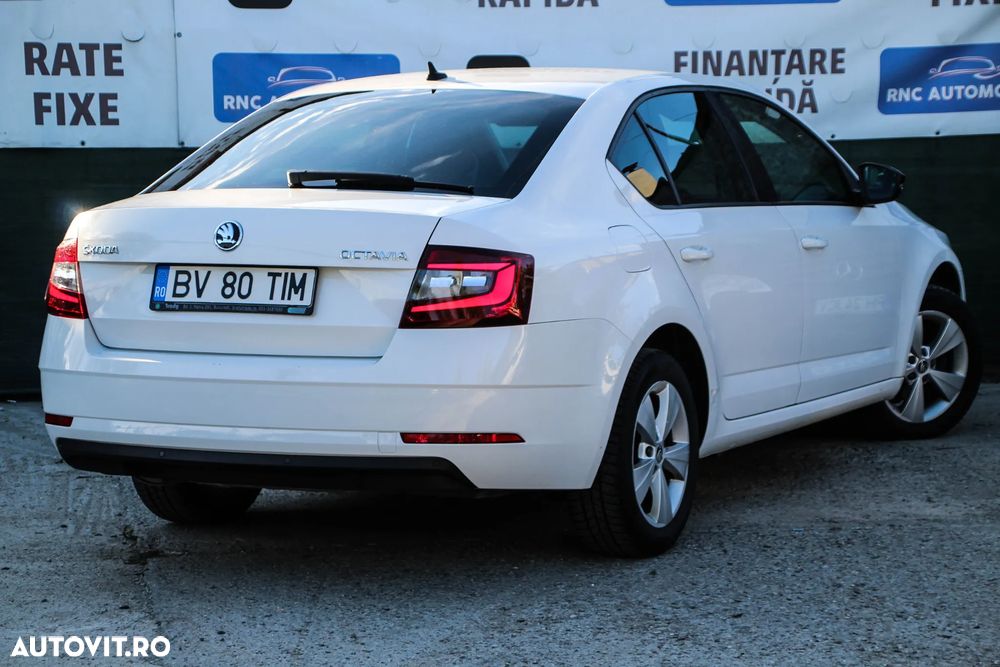 Skoda Octavia 2.0 TDI ELEGANCE DSG - 3