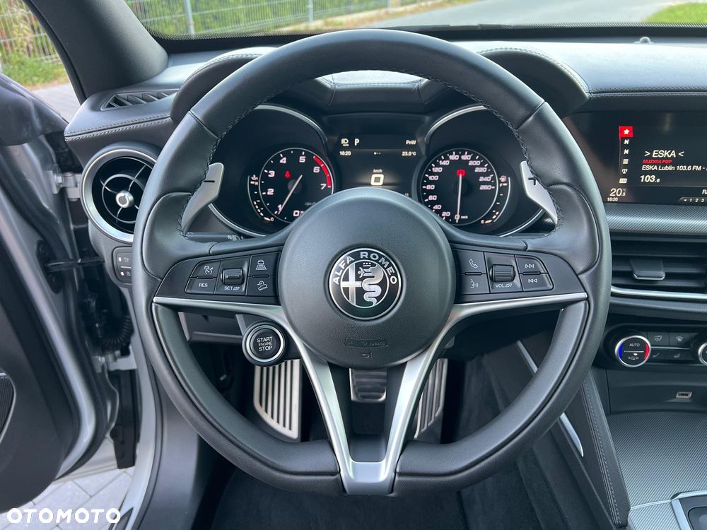 Alfa Romeo Stelvio 2.0 Turbo 16V AT8-Q4 Veloce - 23