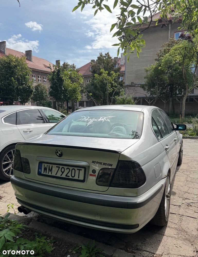 BMW Seria 3 323i - 13