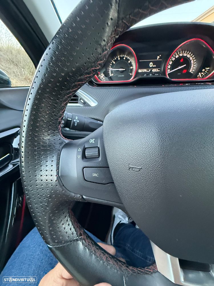 Peugeot 2008 1.2 PureTech GT Line EAT6 - 23