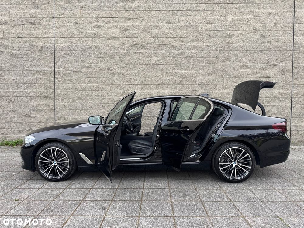BMW Seria 5 518d Luxury Line - 32
