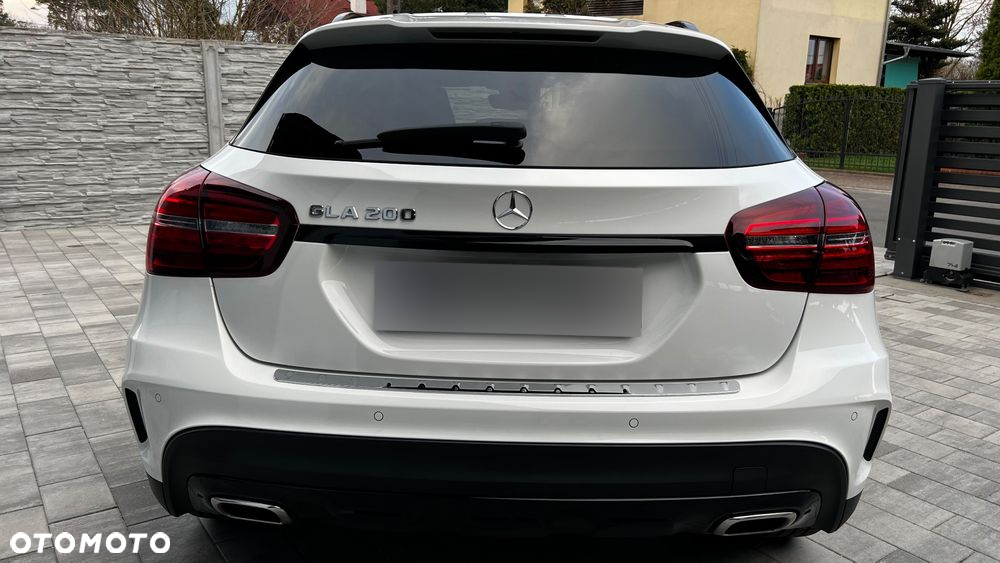 Mercedes-Benz GLA 200 7G-DCT AMG Line - 17