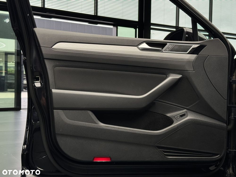 Volkswagen Passat - 14