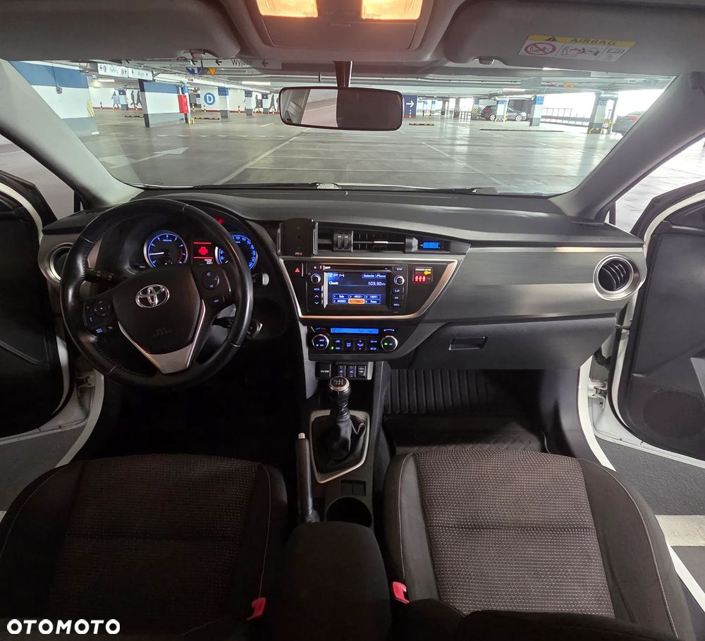 Toyota Auris 1.6 Premium + - 22