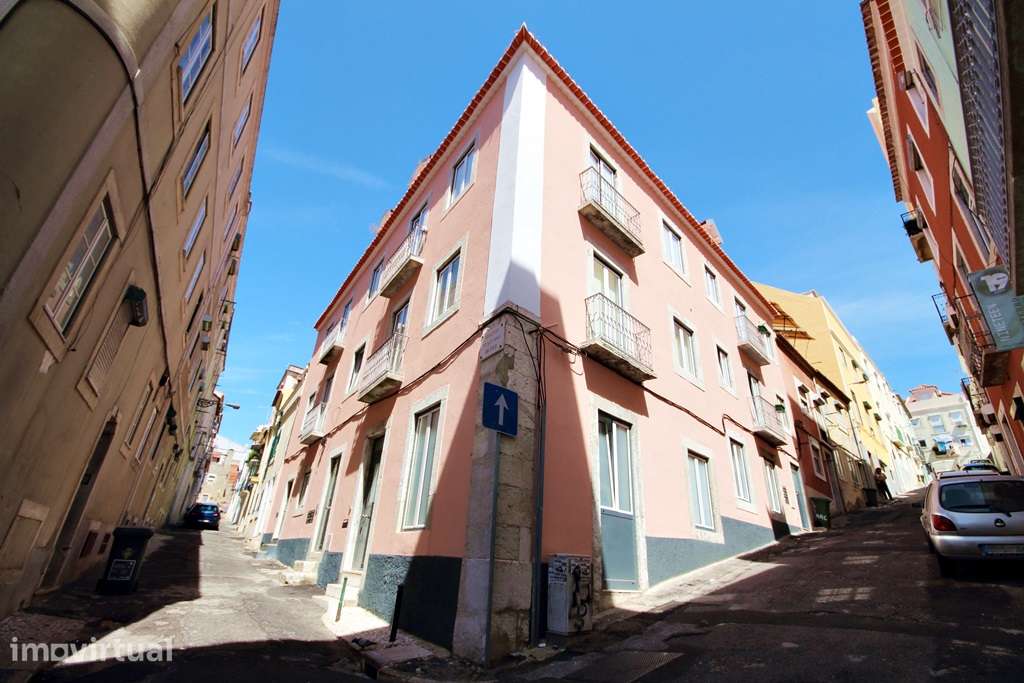 Duplex T2 remodelado em Arroios — água furtada com claraboias - Grande imagem: 4/29