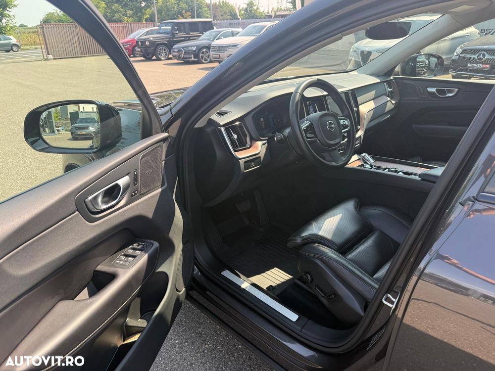 Volvo XC 60 B5 MHEV AT8 AWD R-Design - 8