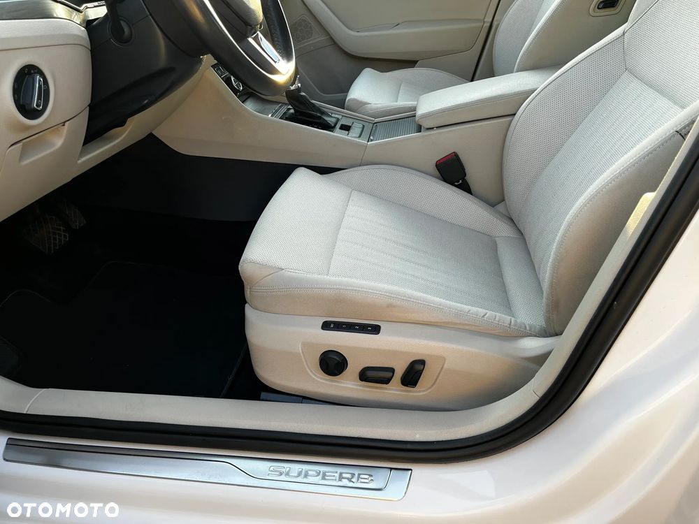Skoda Superb 2.0 TDI Style DSG - 19