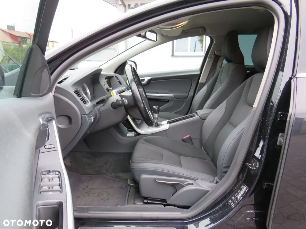 Volvo V60 DRIVe - 28