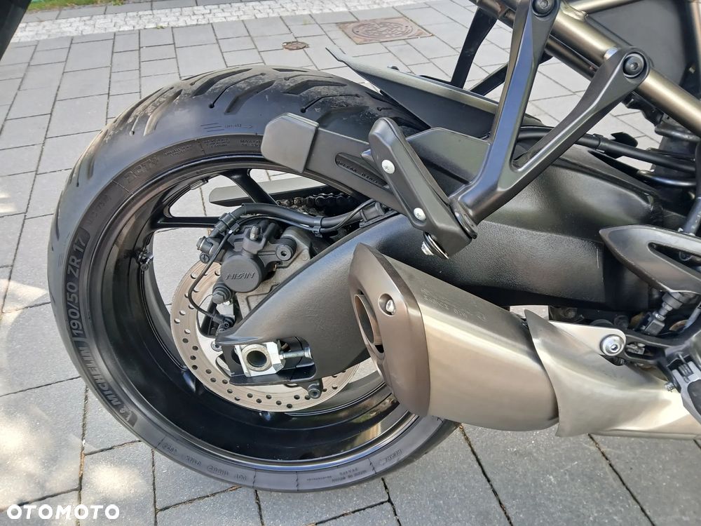 Suzuki GSX 1000 - 6