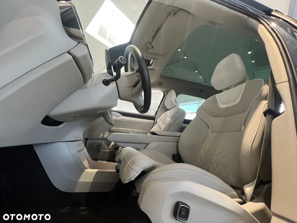Volvo EX90 - 4