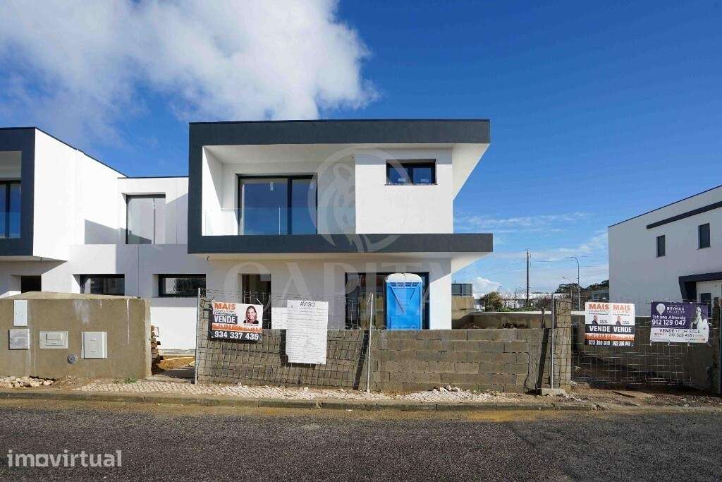 Moradia Nova V3 com Piscina – Pronta a Estrear – Abrunheira - Vista 3