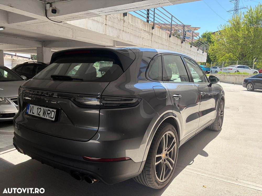 Porsche Cayenne - 4