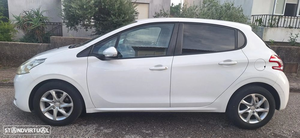 Peugeot 208 - 5