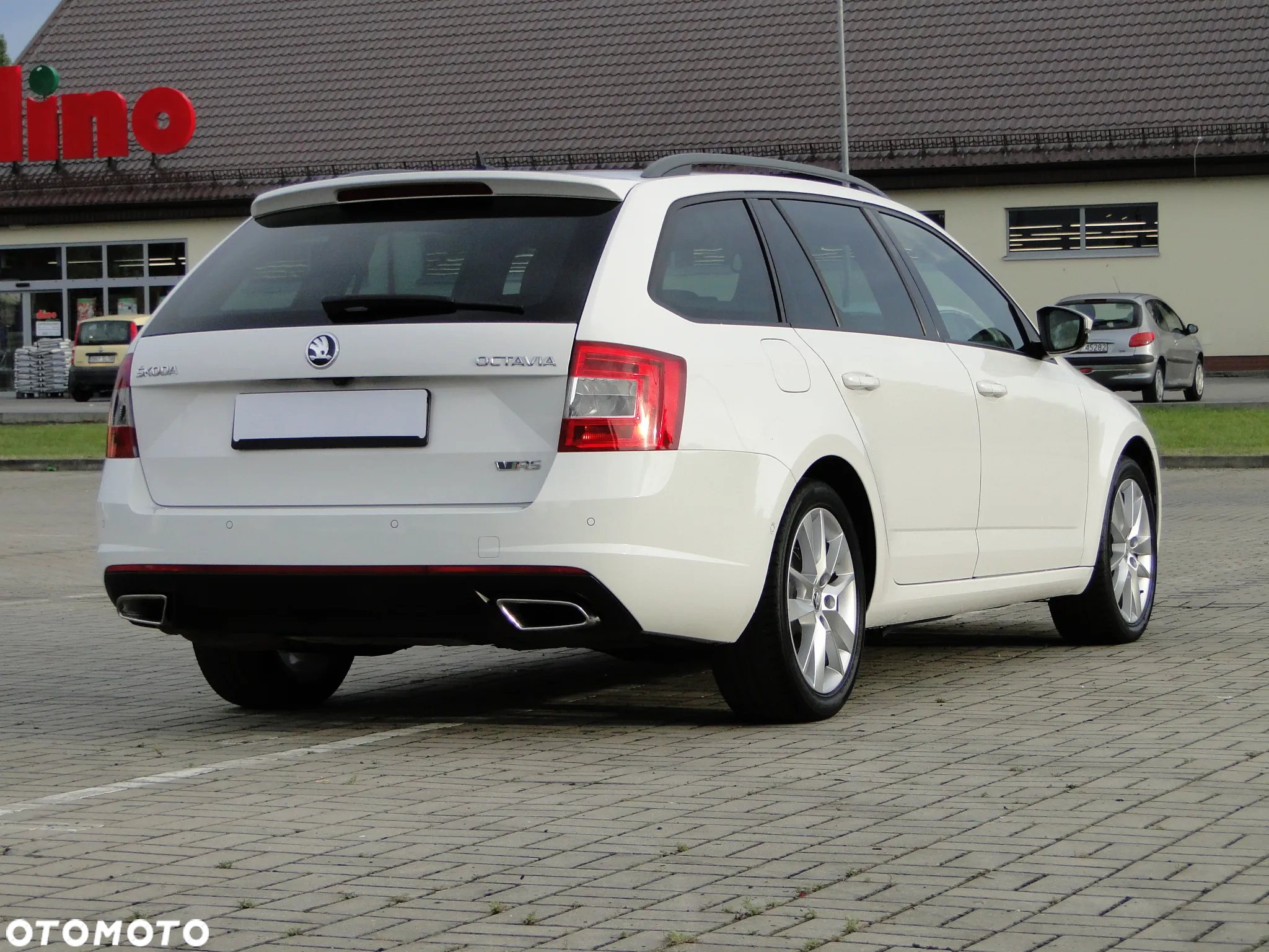 Skoda Octavia Combi 2.0 TDI DSG RS - 24
