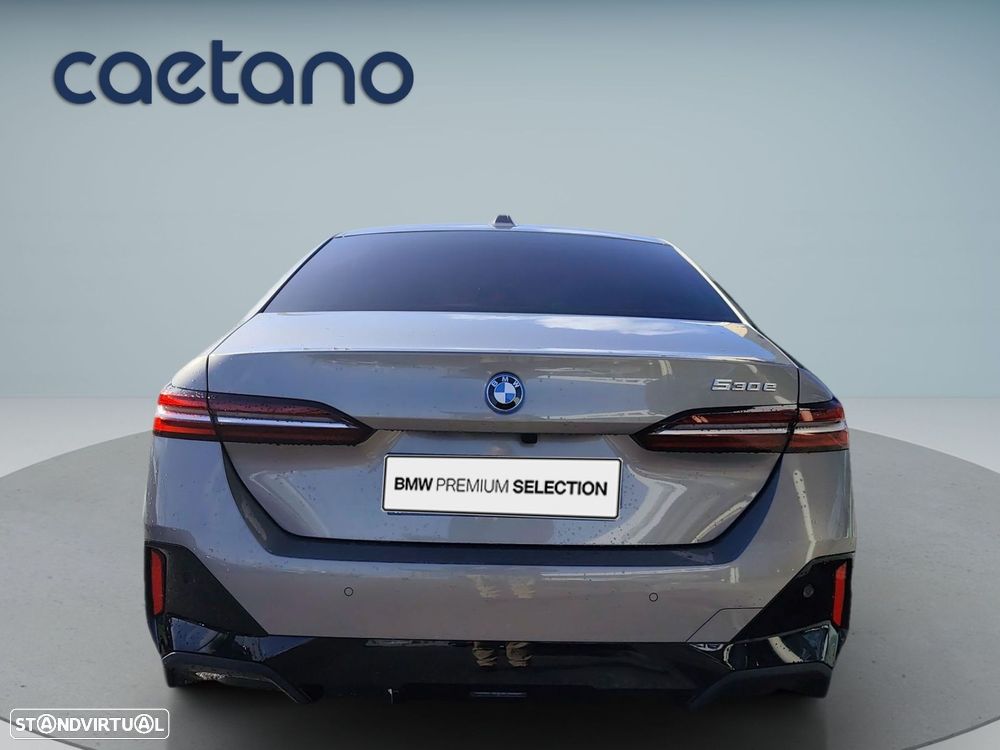 BMW 530 e Pack Desportivo M - 7
