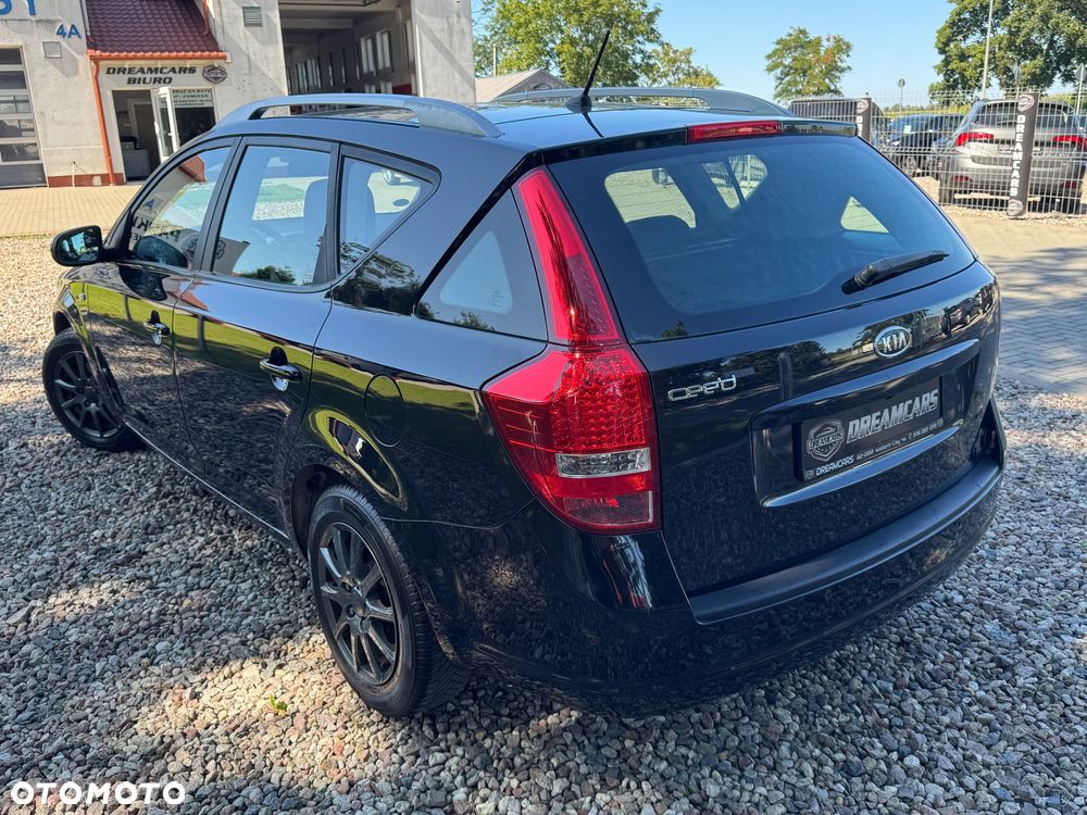 Kia Ceed - 10