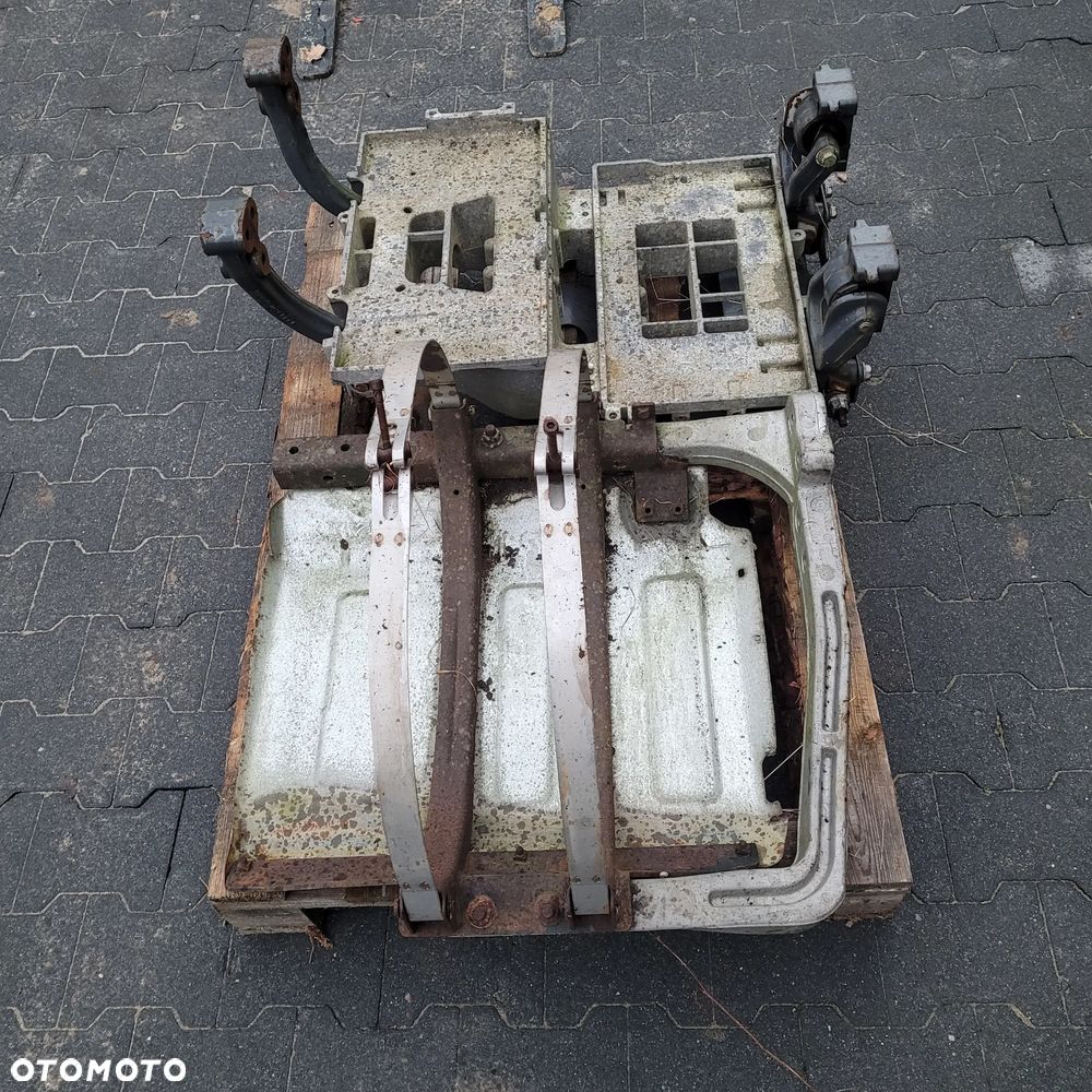 MOCOWANIE KATALIZATORA ,BATERII VOLVO FH13 ORYGINAŁ CHWALIM116 - 2