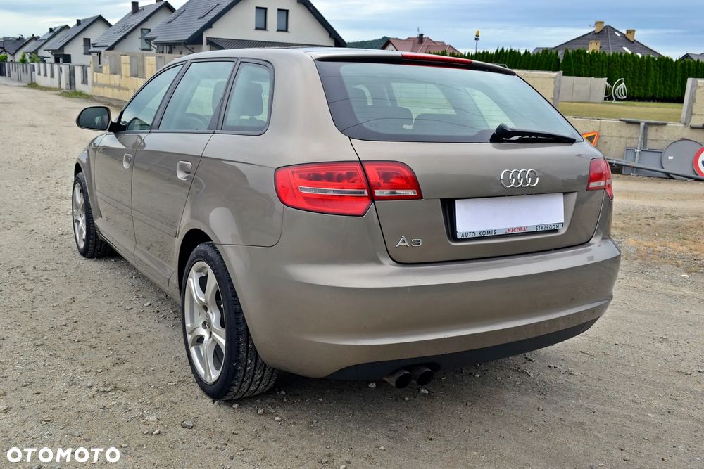 Audi A3 Sportback 1.8 TFSI Ambiente - 9