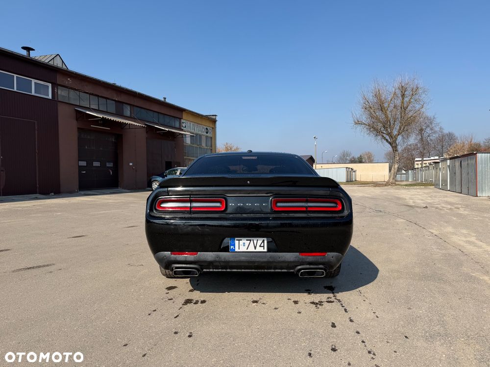 Dodge Challenger - 4