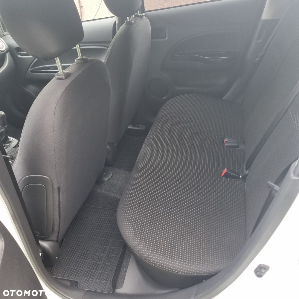 Mitsubishi Space Star - 9