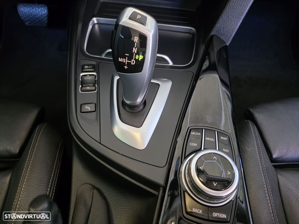 BMW 318 d Touring Line Sport Auto - 22