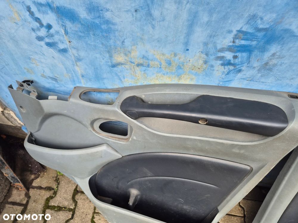 BOCZEK DRZWI LEWY PRAWY IVECO DAILY IV  06-13r. - 2