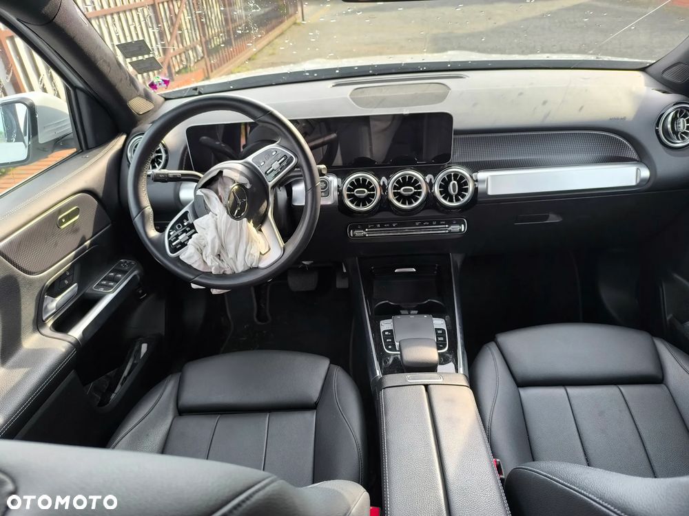 Mercedes-Benz GLB - 10