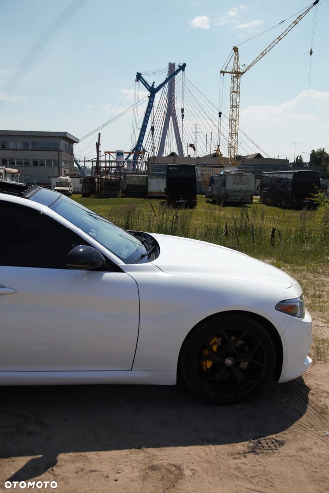Alfa Romeo Giulia 2.0 Turbo 16V AT8-Q4 Ti - 27