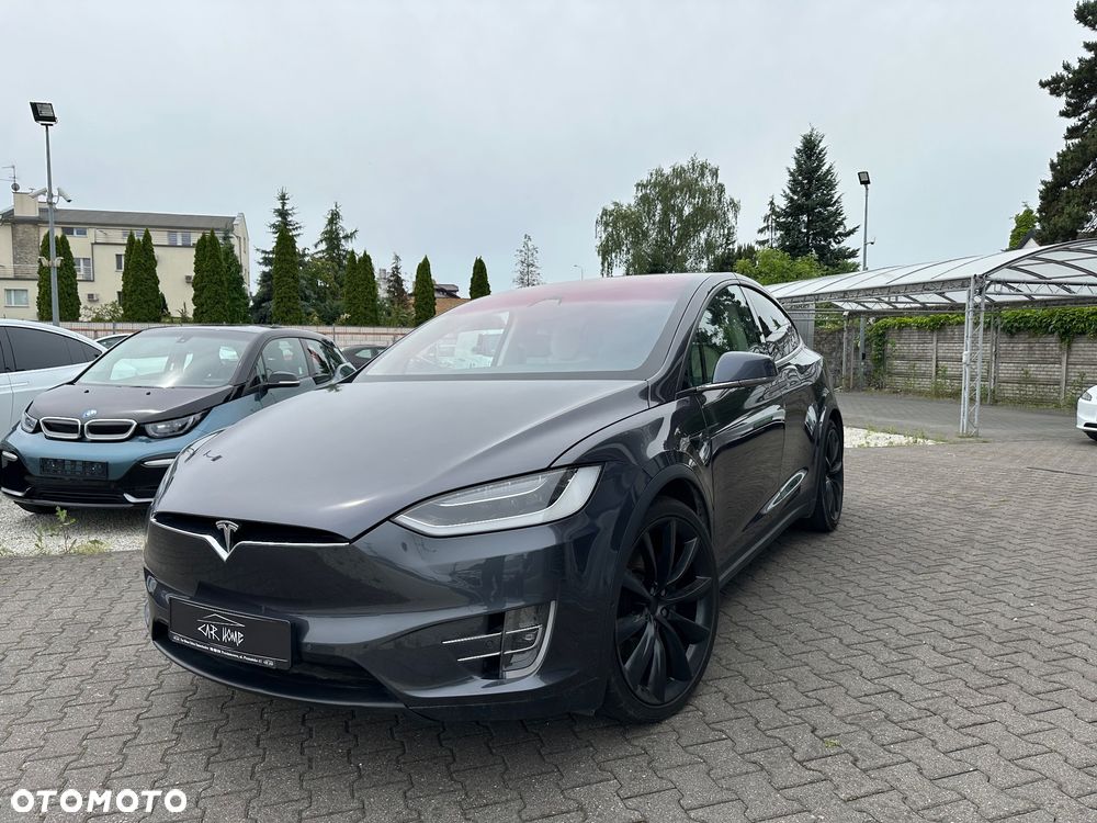 Tesla Model X - 8