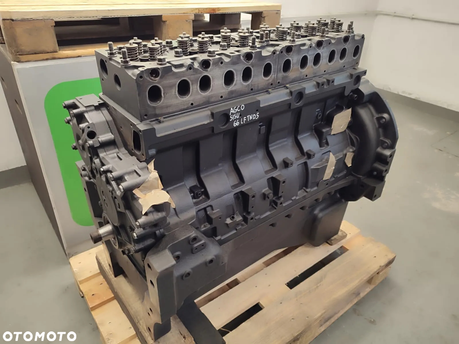 Słupek silnika MASSEY FERGUSON 7718 7720 - 6