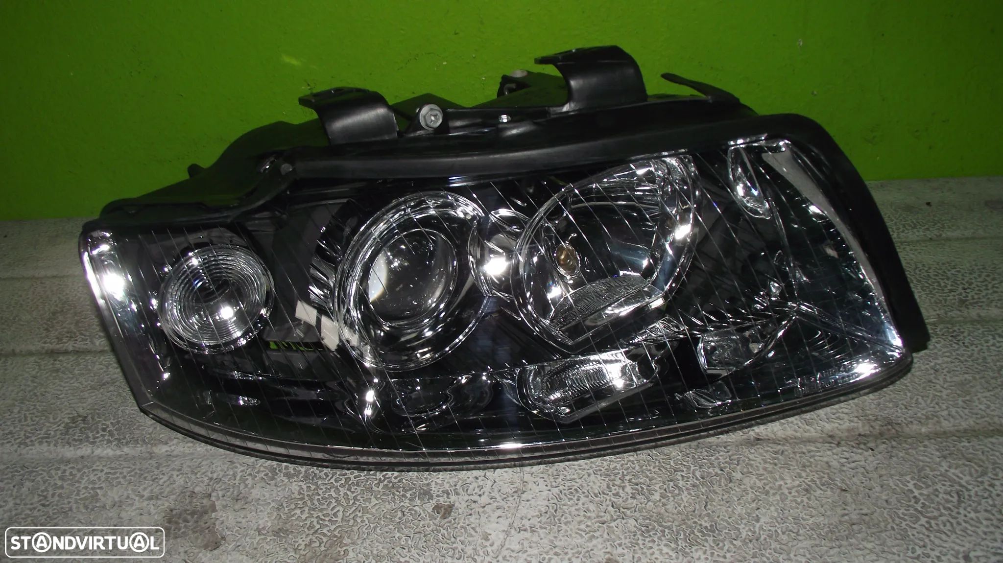 Farol Direito Audi A4 - 2001 / 2005 - NOVO - F920 - 1