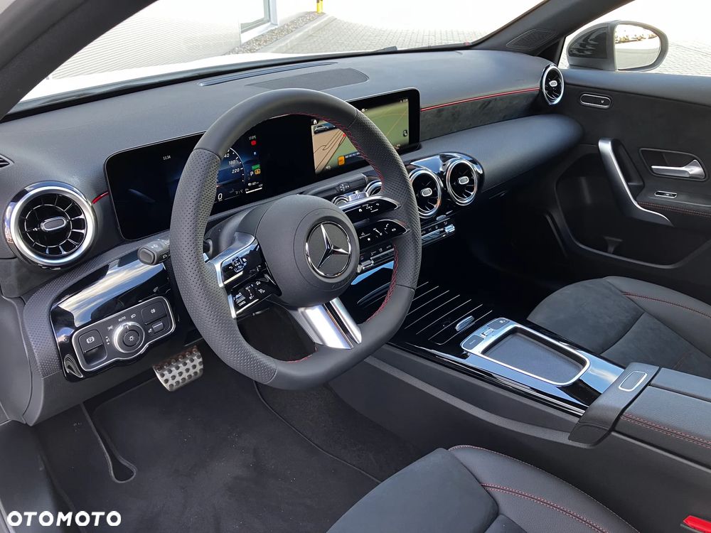 Mercedes-Benz Klasa A 250 e PHEV AMG Line 8G-DCT - 4