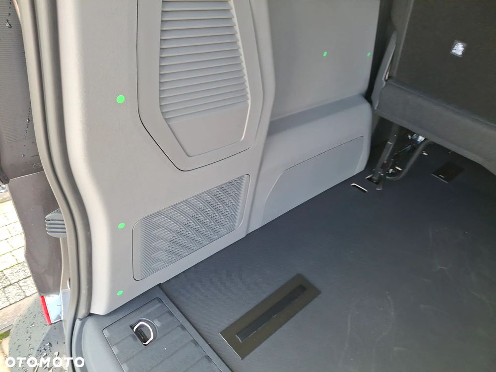 Volkswagen Caravelle - 27
